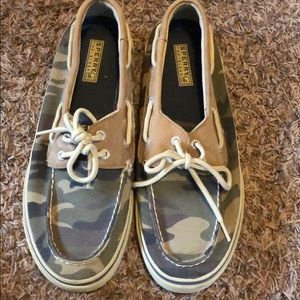 Camo sperrys